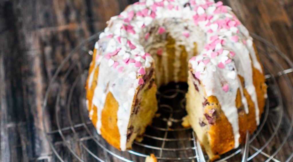 Quark-Gugelhupf-mit-Kirschen