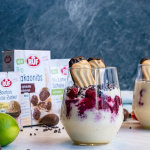 Oster Dessert mit Himbeeren