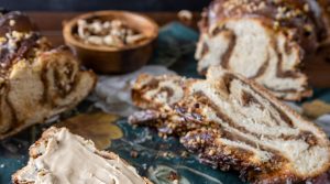 Hefezopf mit Nussfüllung Rezept