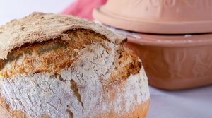 Brot im Römertopf