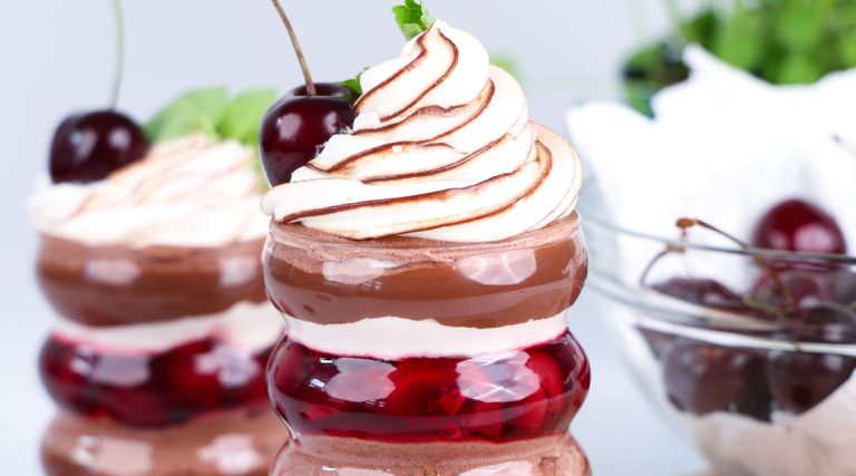 Schwarzwälder Kirsch Dessert – schnell aus dem Glas