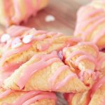 Quarktaschen mit Erdbeer Zuckerguss