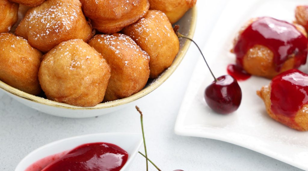 Frittierte Käsekuchenbällchen