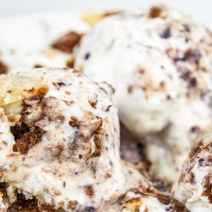 Brookie Joghurt Blaubeer-Eis