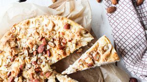 Apfelkuchen mit Streuseln und Pudding