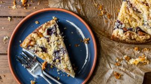 Apfel-Blaubeerkuchen mit Zimt-Streuseln