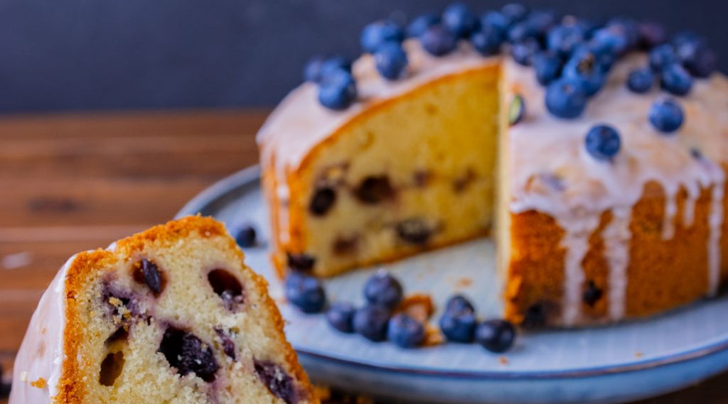 Zitronen-Blaubeerkuchen