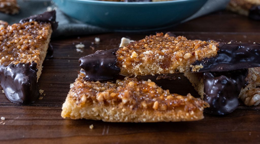 Nussecken Rezept: Wunderbar nussig, fruchtig &amp; schokoladig