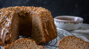 Nusskuchen mit Haselnuss-Glasur