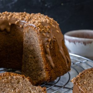 Nusskuchen mit Haselnuss-Glasur