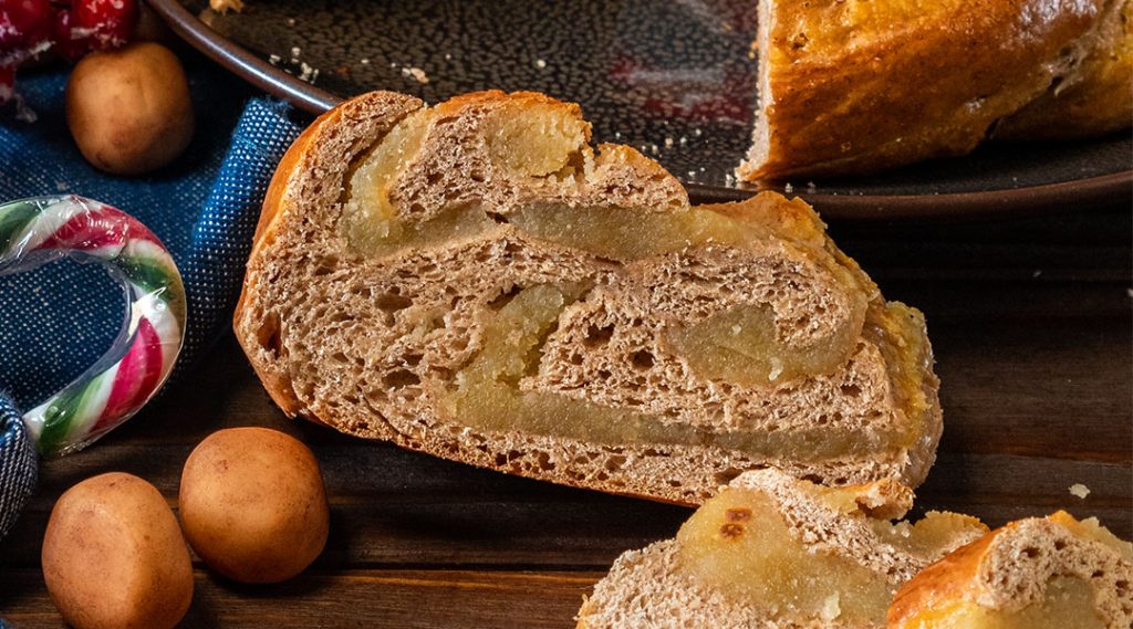 Weihnachtlicher Hefekranz