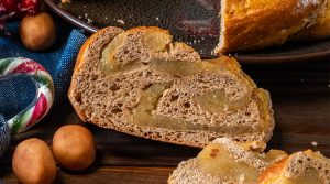 Weihnachtlicher Hefekranz