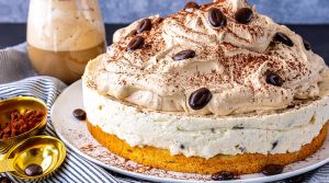 Dalgona Kaffee Trend in Kuchenform