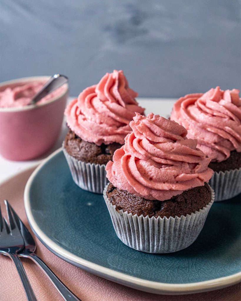 Schoko-Himbeer-Cupcakes – so einfach und so lecker!