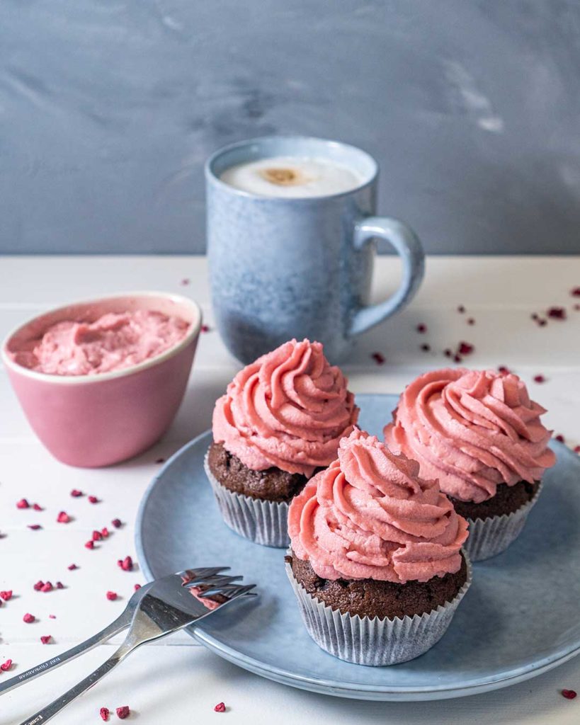Schoko-Himbeer-Cupcakes – so einfach und so lecker!